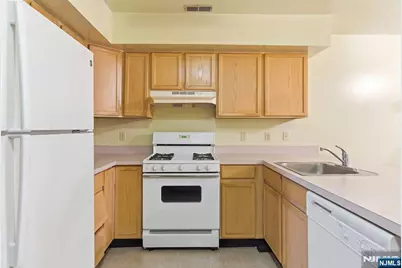 94 19th Avenue, Newark, NJ 07103 - Photo 7