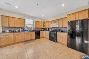 60 Hawthorne Ave, East Orange, NJ 07018 - Photo 23