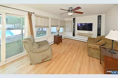 138 E Magnolia Avenue, Maywood, NJ 07607 - Photo 13