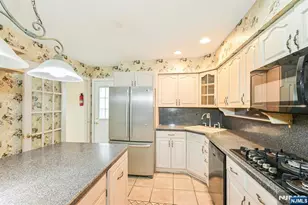 520 Hamilton Ave, Hasbrouck Heights, NJ 07604 - Photo 11
