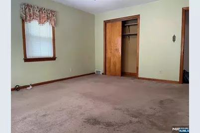 529 Fern Avenue, Lyndhurst Township, NJ 07071 - Photo 9