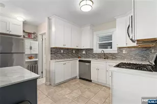 38 Hinsdale Pl, Newark, NJ 07104 - Photo 9