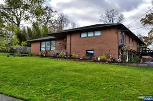 7 Jefferson Pl, Wayne, NJ 07470 - Photo 3