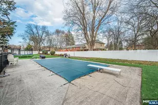 8 Cypress Ct, Fairfield, NJ 07004 - Photo 29