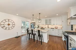 8 Cypress Ct, Fairfield, NJ 07004 - Photo 5