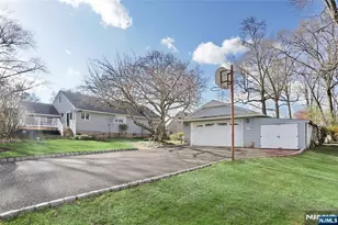 223 Linda Vista Ave, North Haledon, NJ 07508 - Photo 9