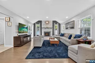18 Stonewall Ct, Mahwah, NJ 07430 - Photo 17