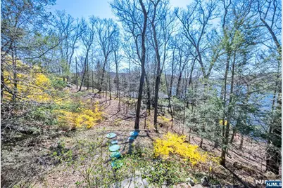 27 Middle Road, Bloomingdale, NJ 07420 - Photo 47