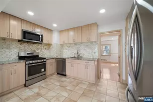 22 Cottage Ln, Clifton, NJ 07012 - Photo 9