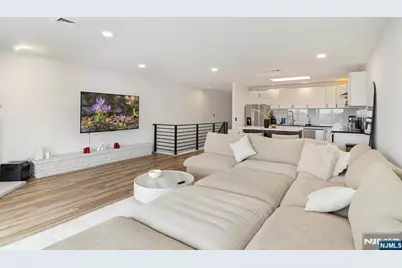 300 Gorge Road 36 #36, Cliffside Park, NJ 07010 - Photo 3