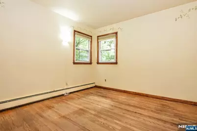 8 Royal Avenue, Hawthorne, NJ 07506 - Photo 15