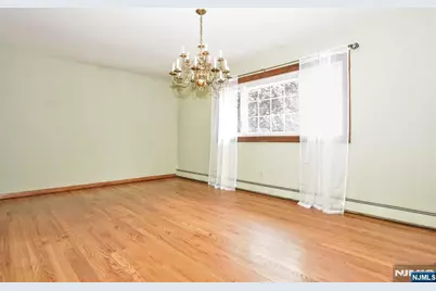 8 Royal Avenue, Hawthorne, NJ 07506 - Photo 5