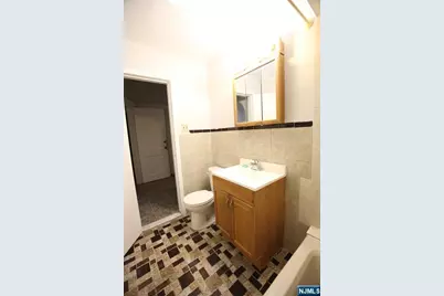 210 Day Avenue, Cliffside Park, NJ 07010 - Photo 5