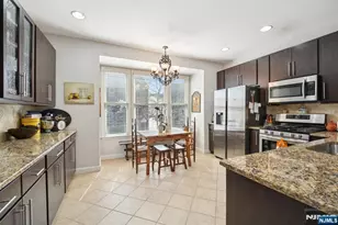 428 Newburgh Ct, West New York, NJ 07093 - Photo 7
