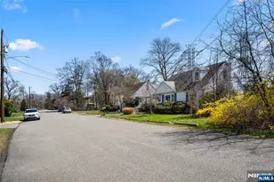 136 Catherine Ave, Mahwah, NJ 07430 - Photo 23