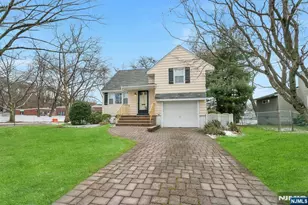 90 Arnot Pl, Paramus, NJ 07652 - Photo 25