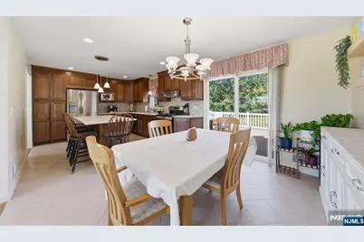28 Lord Stirling Drive, Parsippany, NJ 07054 - Photo 9