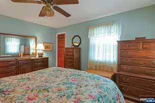 149 Park Dr, New Milford, NJ 07646 - Photo 23