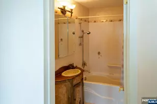 555 North Ave 20F, Fort Lee, NJ 07024 - Photo 5