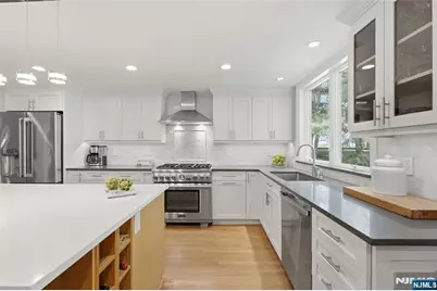 89 Surrey Lane, Tenafly, NJ 07670 - Photo 11