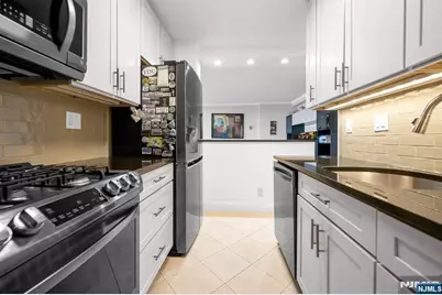 2000 Linwood Avenue 5B #5B, Fort Lee, NJ 07024 - Photo 3