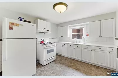 554 Kingsland Avenue, Lyndhurst Township, NJ 07071 - Photo 15