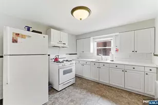 554 Kingsland Ave, Lyndhurst Township, NJ 07071 - Photo 15