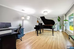 68 Burnwood Ln, Upper Saddle River, NJ 07458 - Photo 9