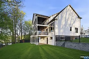11 Elmwood Ct, Livingston, NJ 07039 - Photo 39