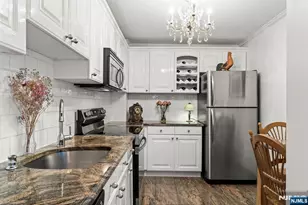 200 Grand Cove Way 3L, Edgewater, NJ 07020 - Photo 7