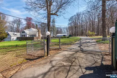8 Stonehedge Lane, Andover, NJ 07821 - Photo 31