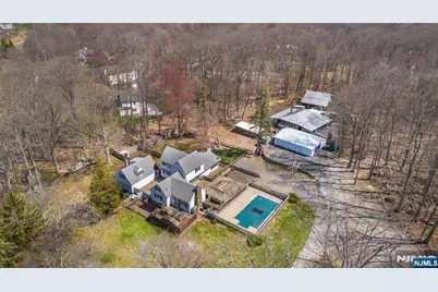 8 Stonehedge Lane, Andover, NJ 07821 - Photo 35