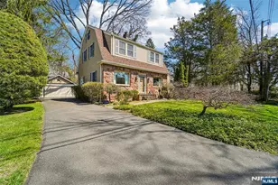 10 Crescent Pl, Allendale, NJ 07401 - Photo 3
