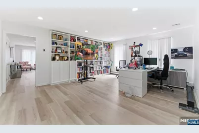 8 Danielle Drive, Wayne, NJ 07470 - Photo 15