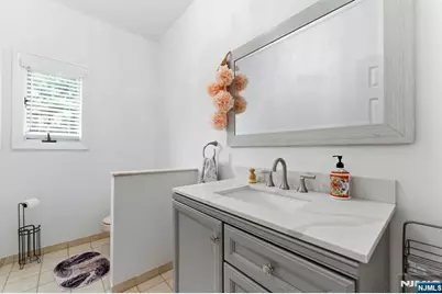 8 Danielle Drive, Wayne, NJ 07470 - Photo 5
