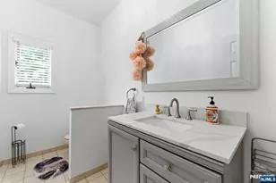 8 Danielle Dr, Wayne, NJ 07470 - Photo 5