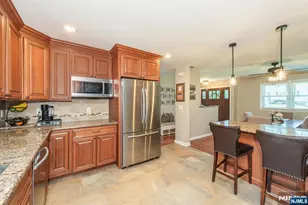 21 Carrol St, Fairfield, NJ 07004 - Photo 5