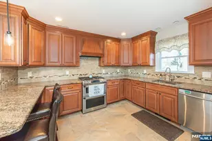 21 Carrol St, Fairfield, NJ 07004 - Photo 3