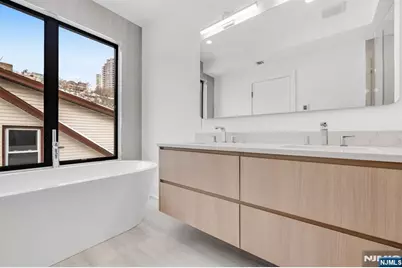 25 Garden Place A #A, Edgewater, NJ 07020 - Photo 19