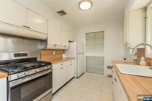 10 Laurel Pl, Caldwell, NJ 07006 - Photo 5
