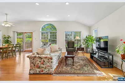 321 Kenilworth Road, Ridgewood, NJ 07450 - Photo 13