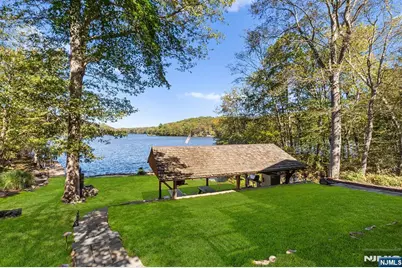 70 Harrison Lane, Bloomingdale, NJ 07403 - Photo 35