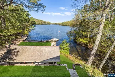 70 Harrison Lane, Bloomingdale, NJ 07403 - Photo 7