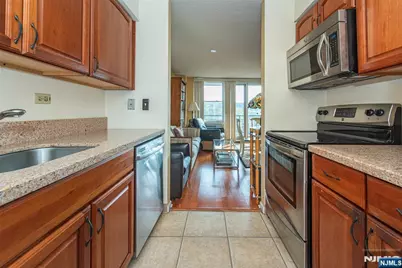 300 Main Street 704 #704, Little Falls Township, NJ 07424 - Photo 9