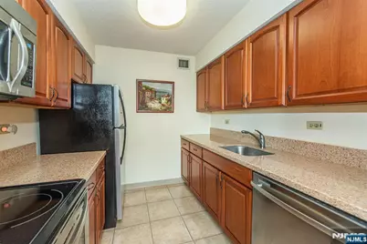 300 Main Street 704 #704, Little Falls Township, NJ 07424 - Photo 11