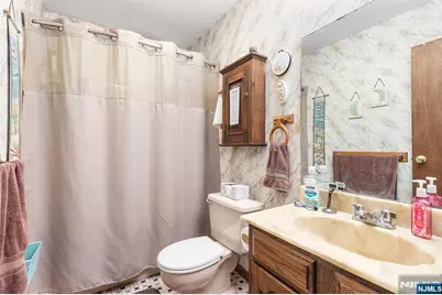 114 Van Dam Avenue, Bloomingdale, NJ 07403 - Photo 17
