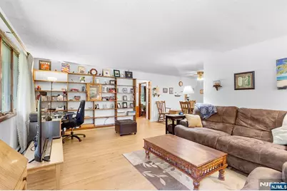 114 Van Dam Avenue, Bloomingdale, NJ 07403 - Photo 5