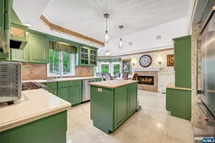 2 Crocker Mansion Dr, Mahwah, NJ 07430 - Photo 15