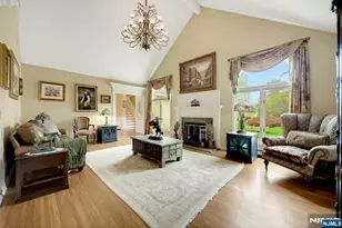 2 Crocker Mansion Dr, Mahwah, NJ 07430 - Photo 9