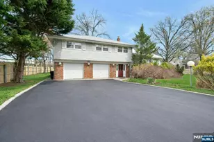 9 Hemlock Dr, Paramus, NJ 07652 - Photo 3